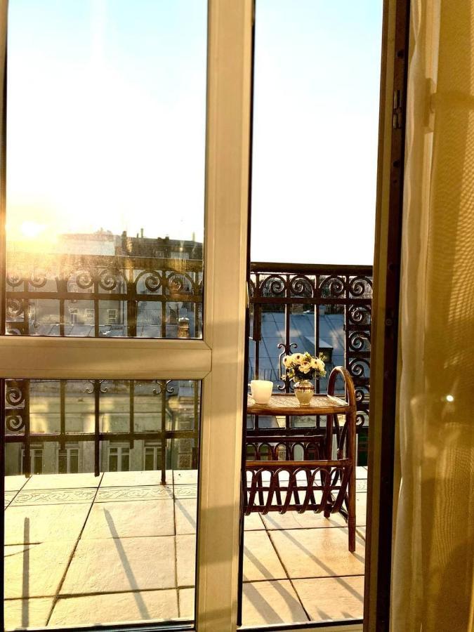 Appartement Світло Є! Історичний Центр! à Kiev Extérieur photo