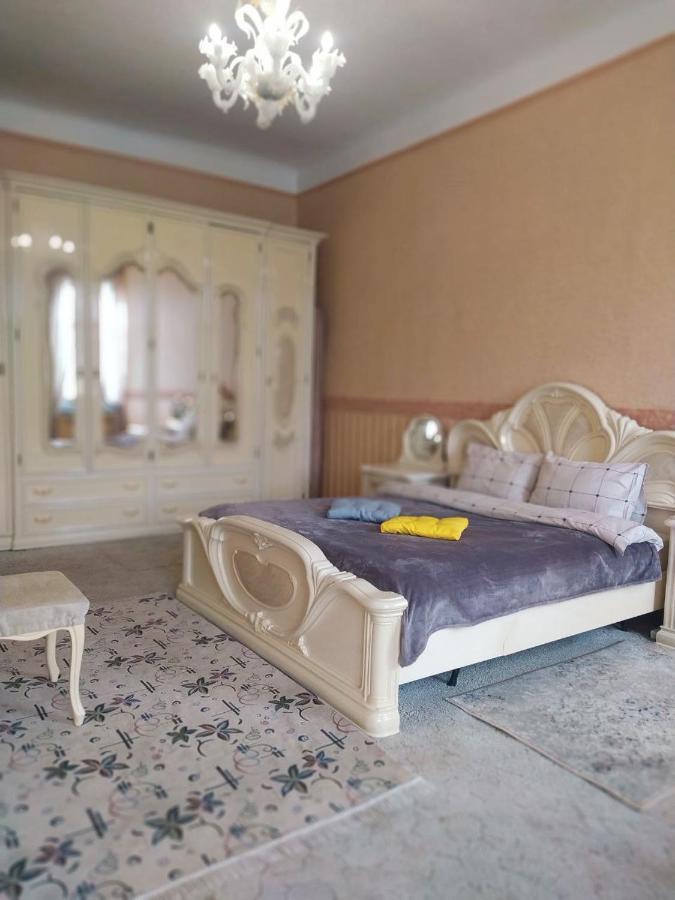 Appartement Світло Є! Історичний Центр! à Kiev Extérieur photo
