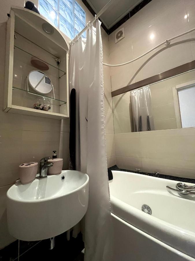 Appartement Світло Є! Історичний Центр! à Kiev Extérieur photo